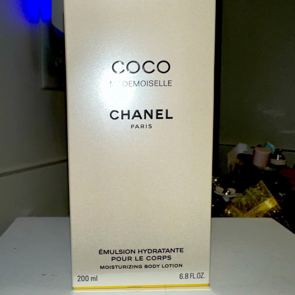 Coco mademoiselle Chanel Paris. Emulsion hydrantante pour lectors 6.8oz